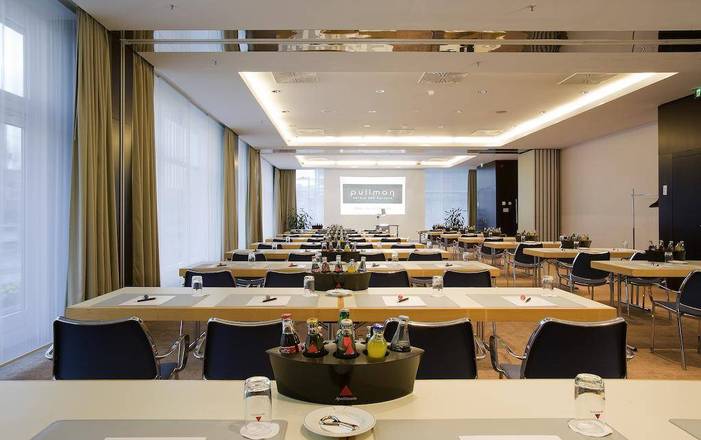 Pullman Dresden Newa, Dresden